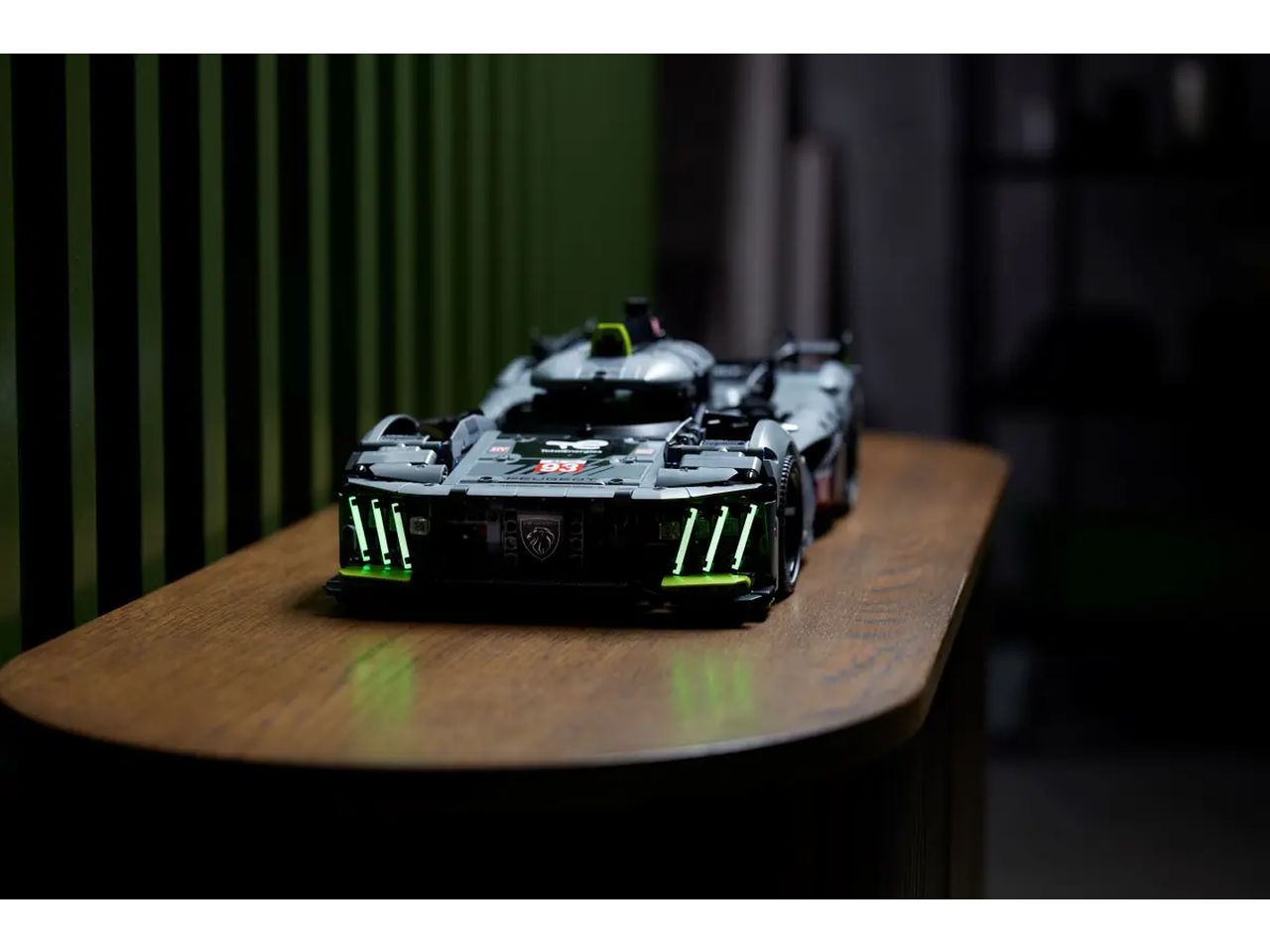 Lego Technic Peugeot 9X8 24H Le Mans Hybrid Hypercar 42156