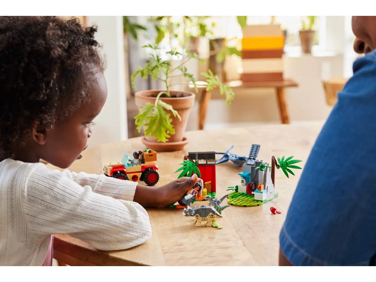 Lego jurassic world centro di soccorso dei baby dinosauri