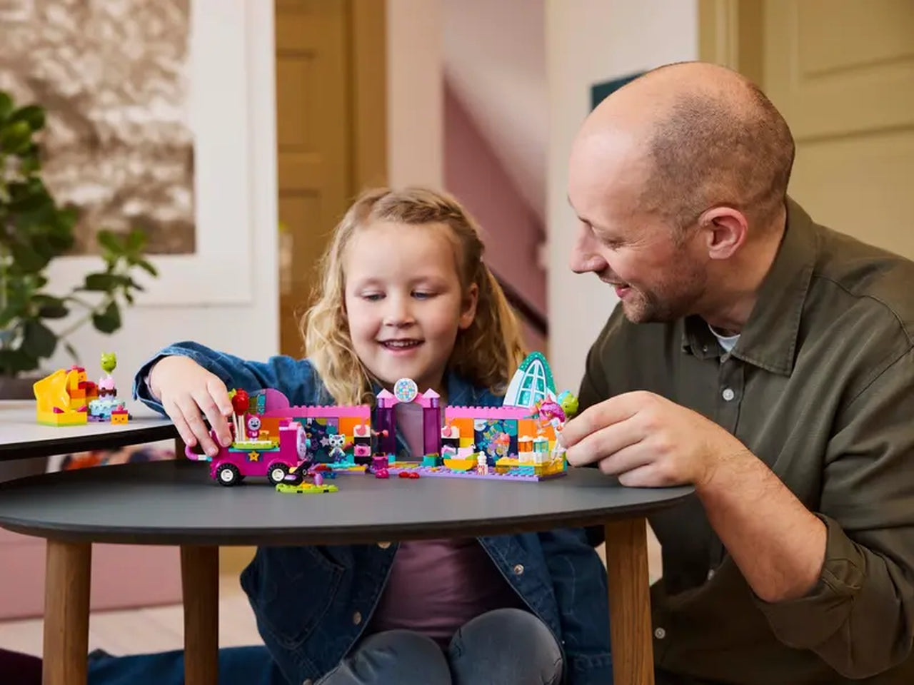 Lego Gabby's Dollhouse la Stanza della Festa, set di costruzioni in scatola da 252 pezzi per bambine di 4+ anni, 10797