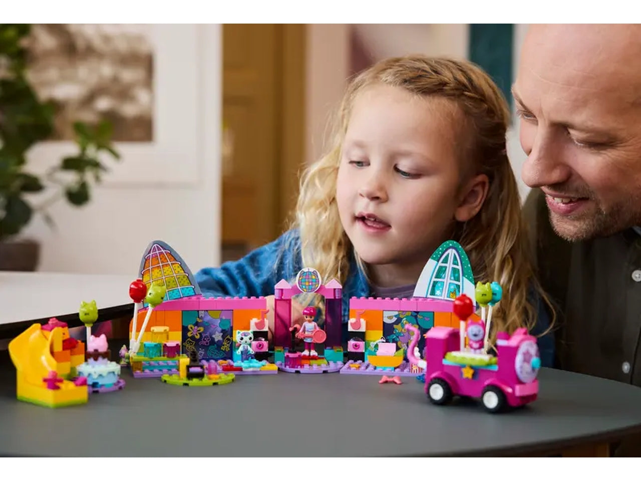 Lego Gabby's Dollhouse la Stanza della Festa, set di costruzioni in scatola da 252 pezzi per bambine di 4+ anni, 10797