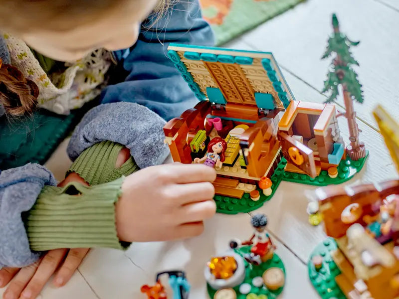 Lego Friends Cabine Relax al Campo Avventure, set mattoncini in scatola da 437 pezzi, per bambine 7+ anni 42624