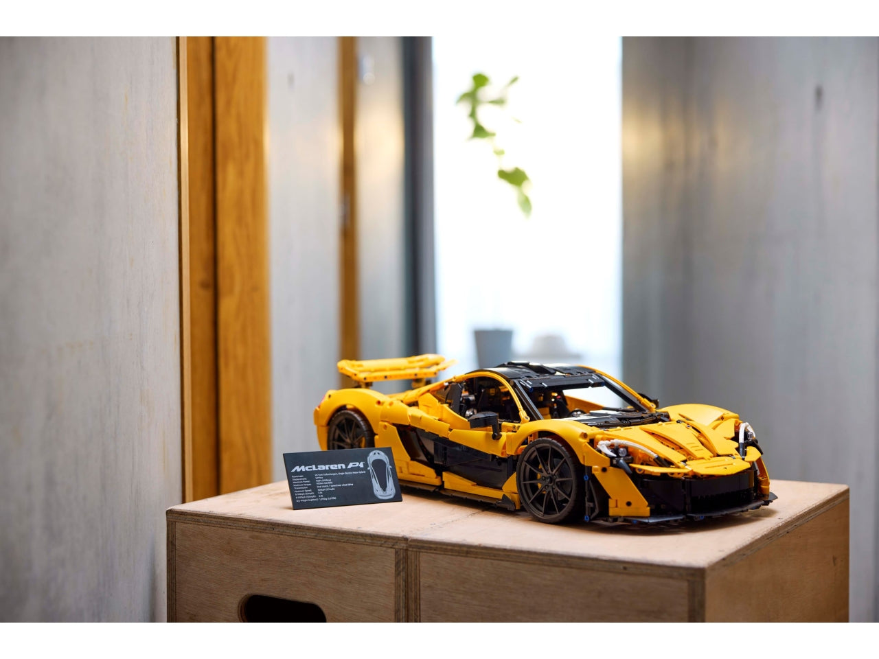 LEGO Technic - McLaren P1 Modellino di Auto Sportiva da Costruire, Hobby Creativo per Adulti, Regalo per Uomo, Donna, Lui o Lei, Kit Modellismo da Collezione di Macchina Supercar in Scala 42172
