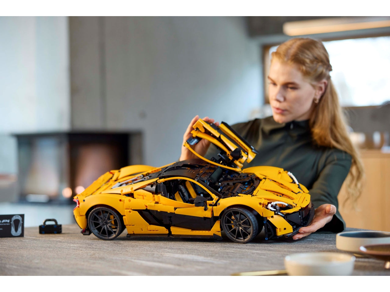 LEGO Technic - McLaren P1 Modellino di Auto Sportiva da Costruire, Hobby Creativo per Adulti, Regalo per Uomo, Donna, Lui o Lei, Kit Modellismo da Collezione di Macchina Supercar in Scala 42172