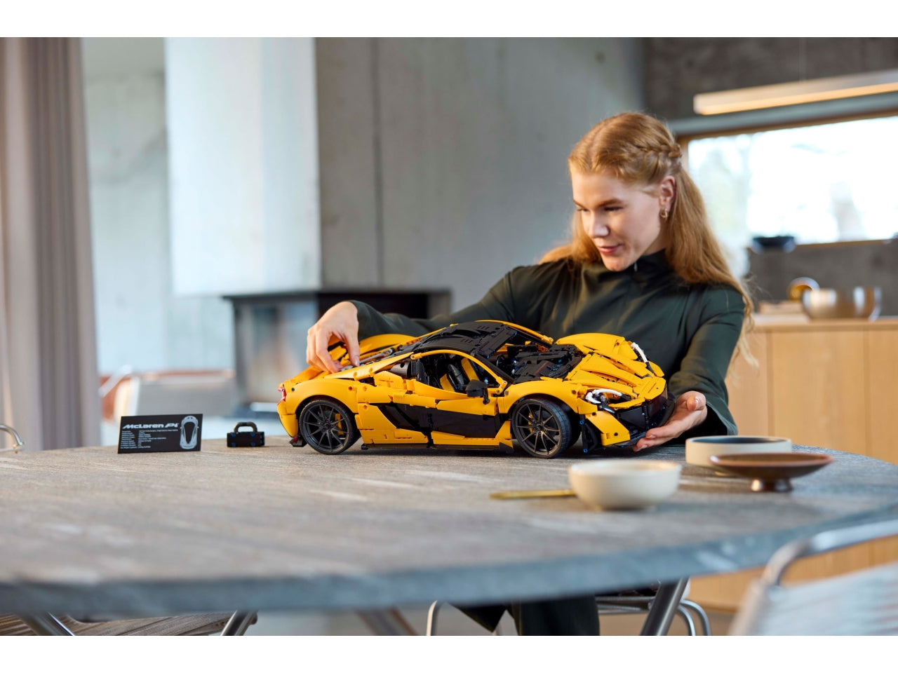 LEGO Technic - McLaren P1 Modellino di Auto Sportiva da Costruire, Hobby Creativo per Adulti, Regalo per Uomo, Donna, Lui o Lei, Kit Modellismo da Collezione di Macchina Supercar in Scala 42172