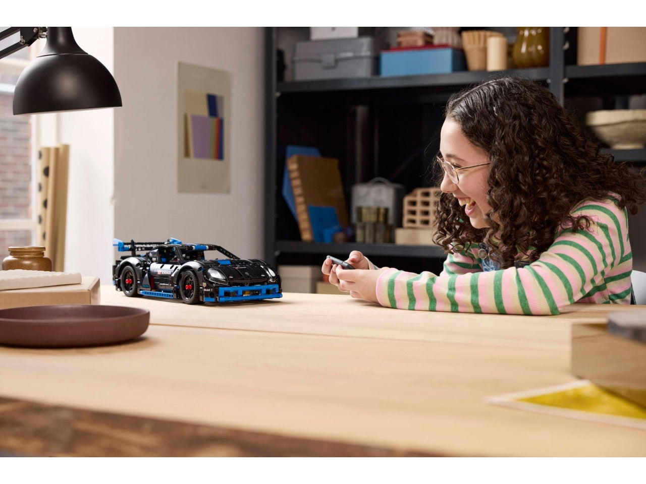 LEGO Technic - Auto da Corsa Porsche GT4 e-Performance, Macchina Giocattolo Telecomandata per Bambini da 10 Anni, Modellino di Auto da Costruire Interattivo, Regalo per i Fan dei Veicoli Supercar 42176