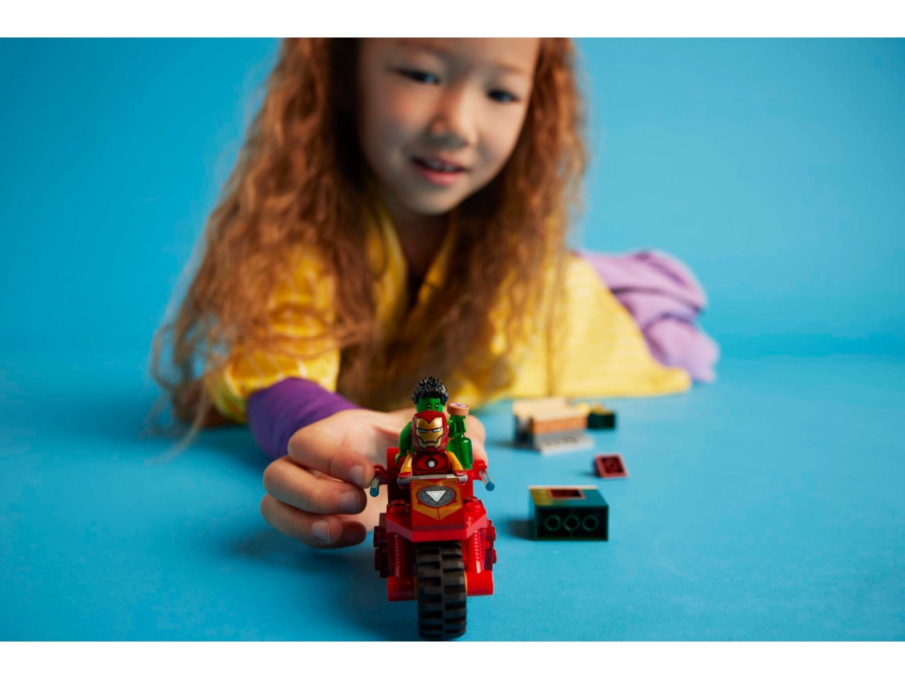 LEGO Marvel - Giocattolo costruibile di Iron Man e dellâIncredibile Hulk: questo set di gioco con moto e The Hulk per i bambini è stato appositamente pensato per i bambini e le bambine dai 4 anni in su 76287