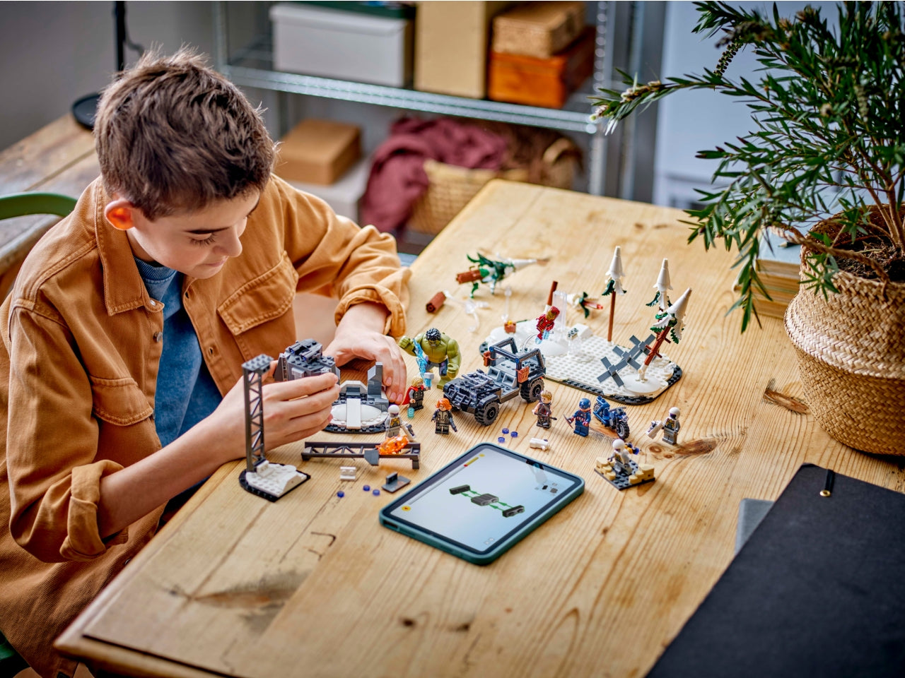 LEGO Marvel - Playset Avengers: questo giocattolo con supereroi costruibili ricrea lâepica battaglia di Avengers: Age of Ultron dei Marvel Studios con una serie di minifigure e caratteristiche autentiche 76291
