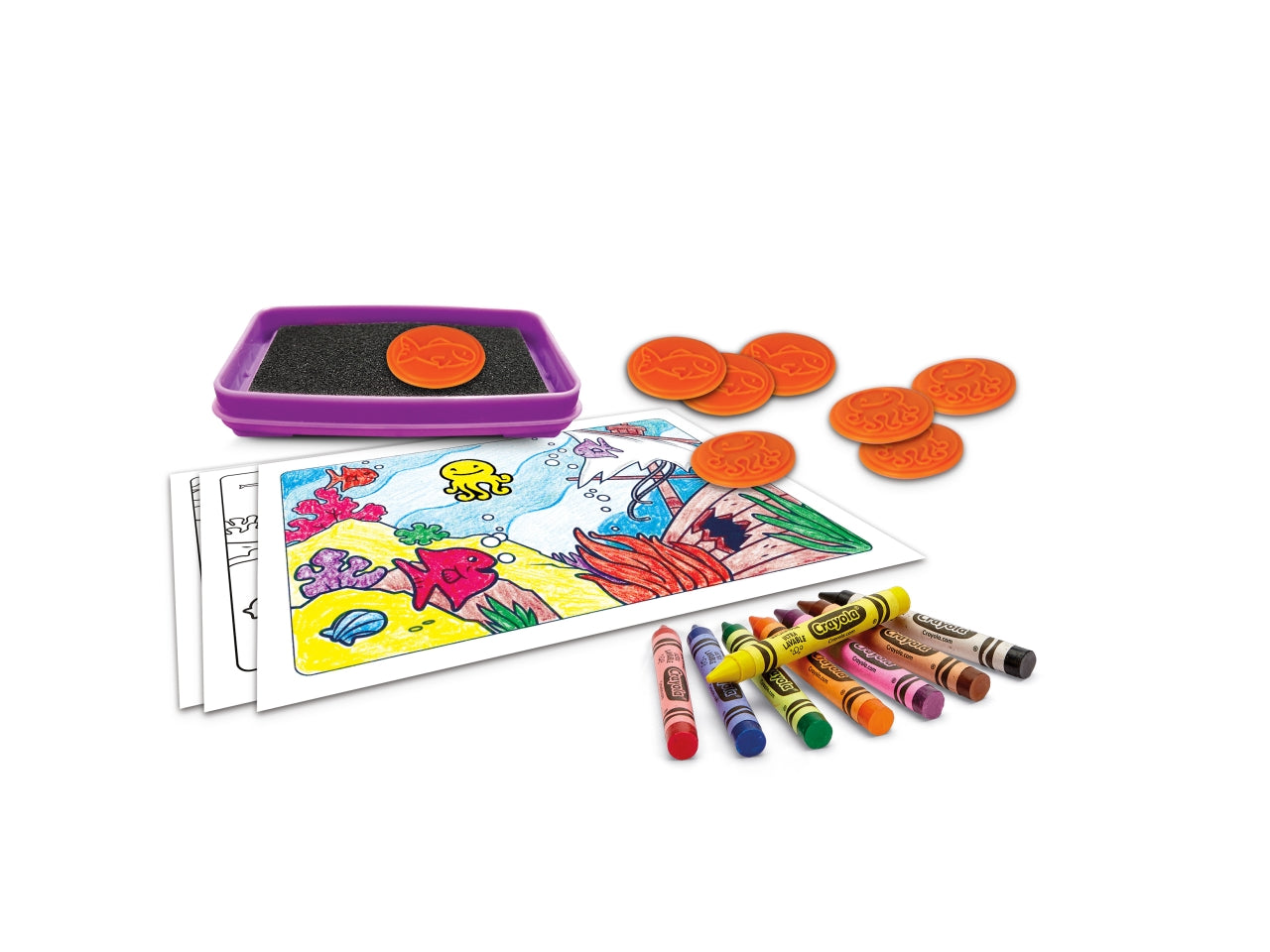Timbra e Colora - Multicolor, 26,5x5,6x20 cm, 320 gr, Carta e Plastica, Provenienza Italia, Certificato CE, Unisex, Età 5+, 8 Pastelli a Cera, 10 Timbri a Tema Mare e Giungla, 1 Supporto per Timbro, Cuscinetto per Timbri, 16 Pagine da Colorare, Guida