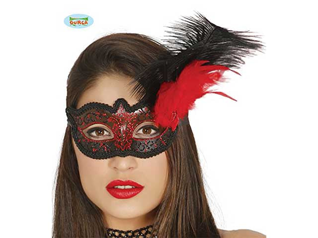 Mascherina rossa decorata con piuma