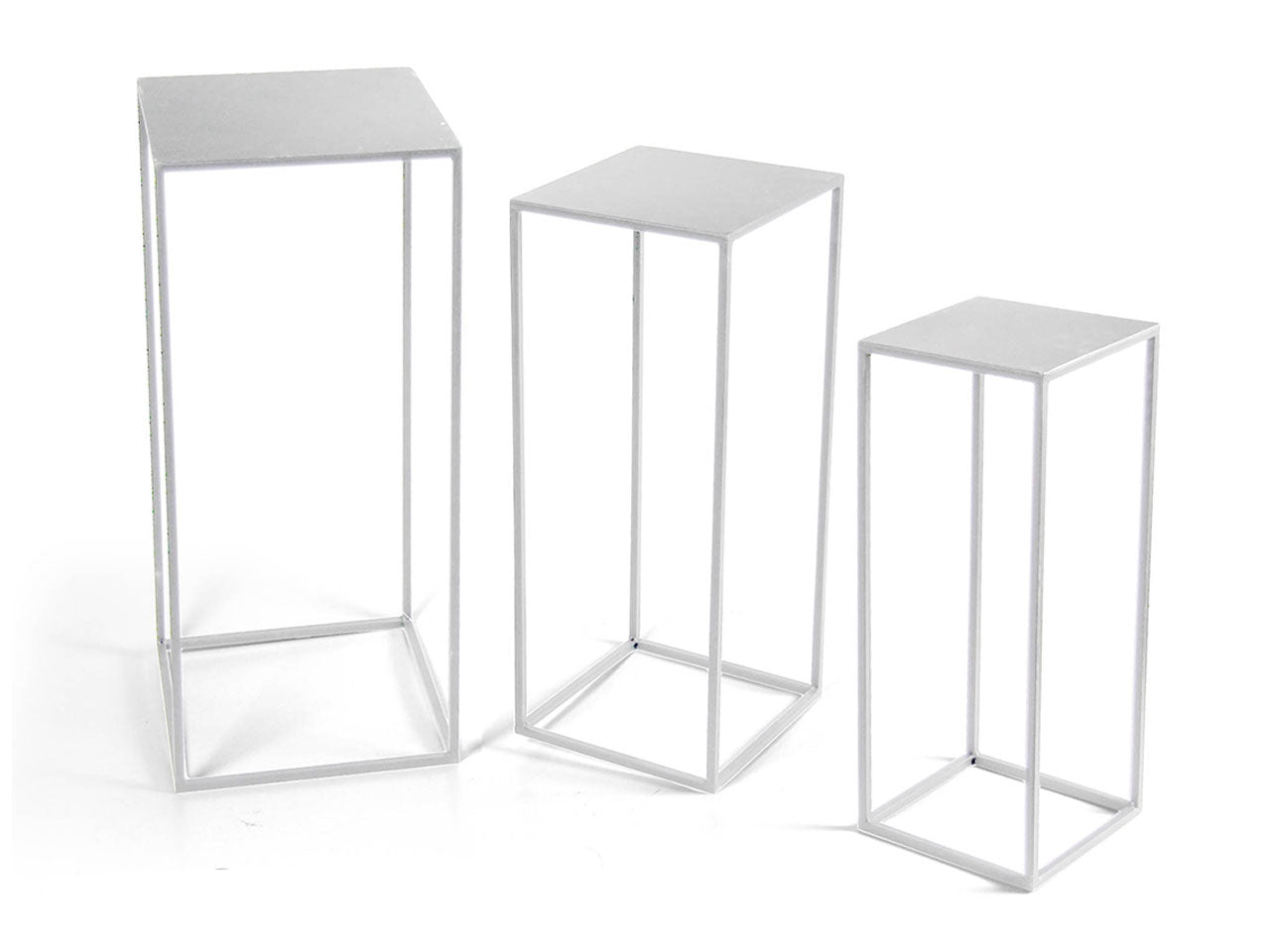 Tris tavolini quadrati in metallo colore bianco misura 70/60/50cm