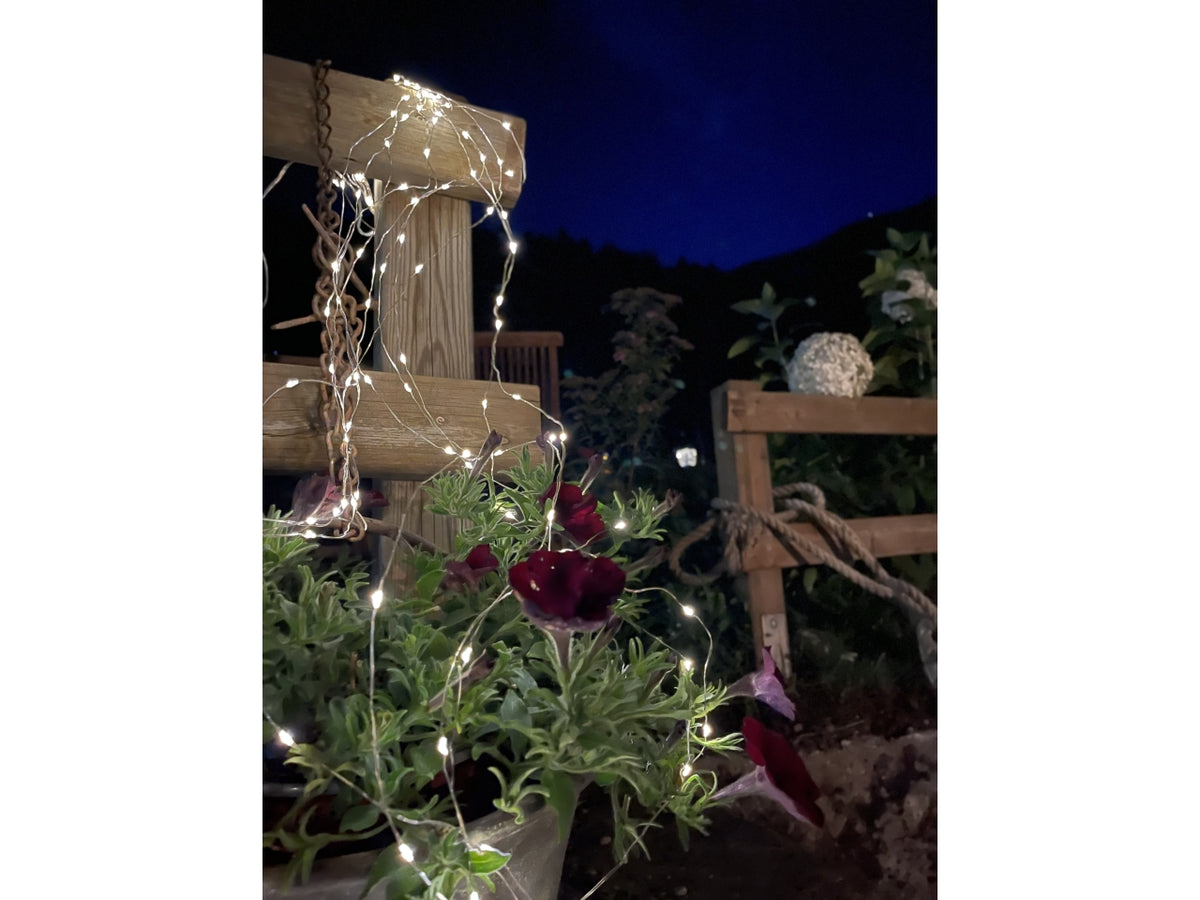 Catena luminosa miniled bianco caldo con pannello solare su filo di rame verde modellabile, 20 m - Giocoplast