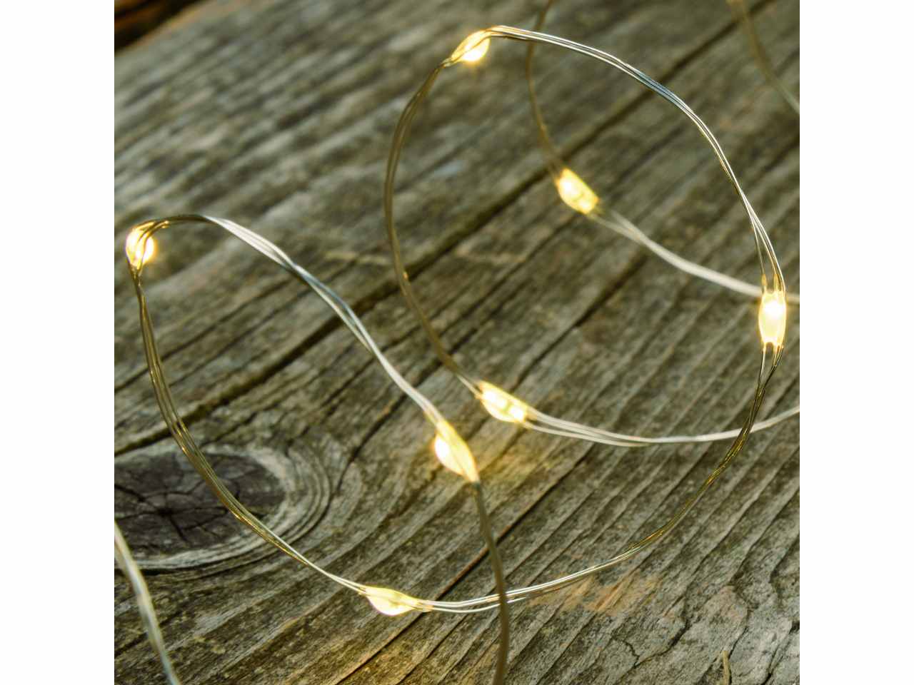 Luci con filo in metallo argento 2mt, 20 micro led bianco caldo, luce fissa, a batteria 2xCR2032 incluse