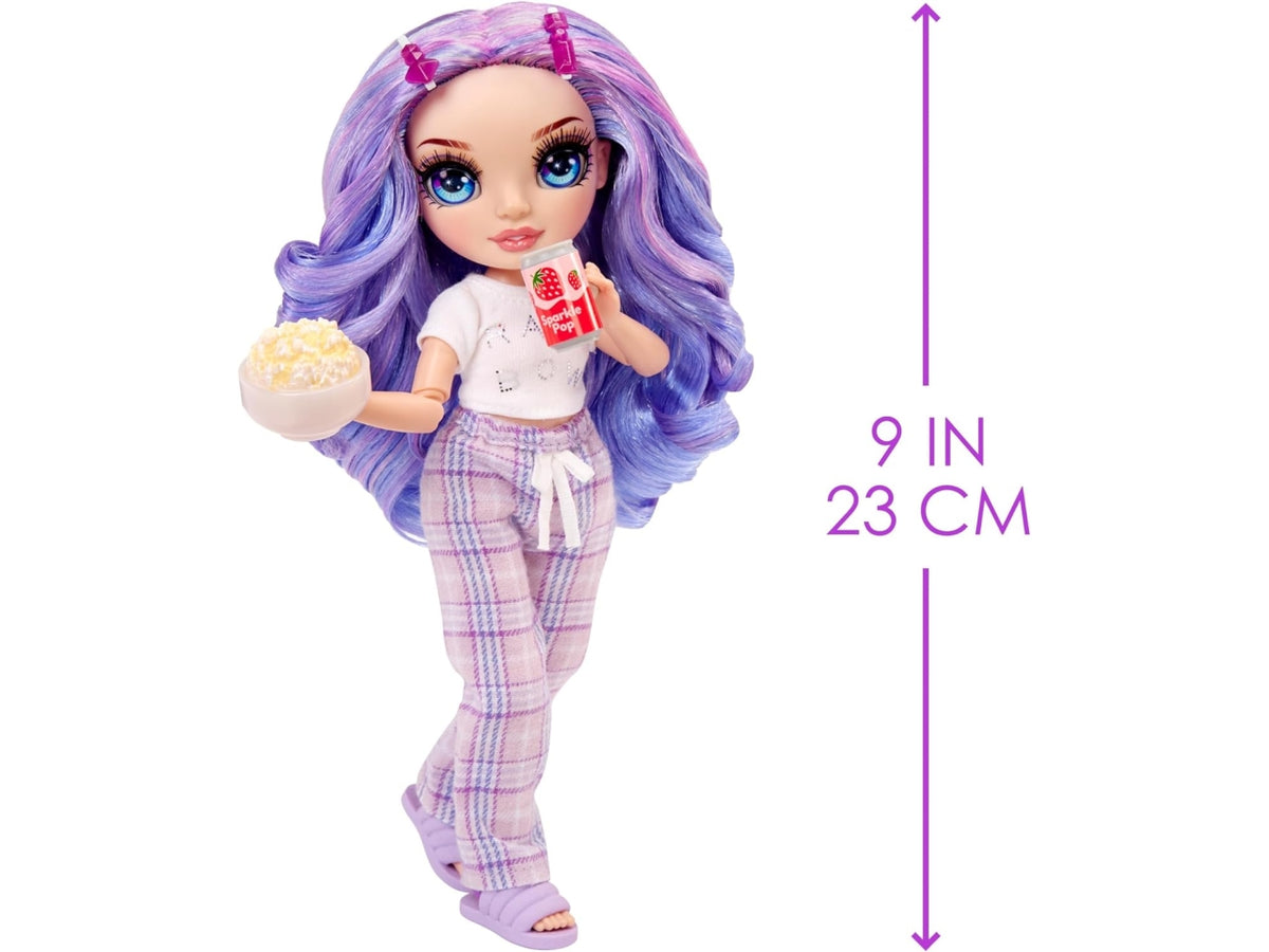 Rainbow junior high pj party fashion doll Violet, bambola con accessori, 4+ anni - Mga
