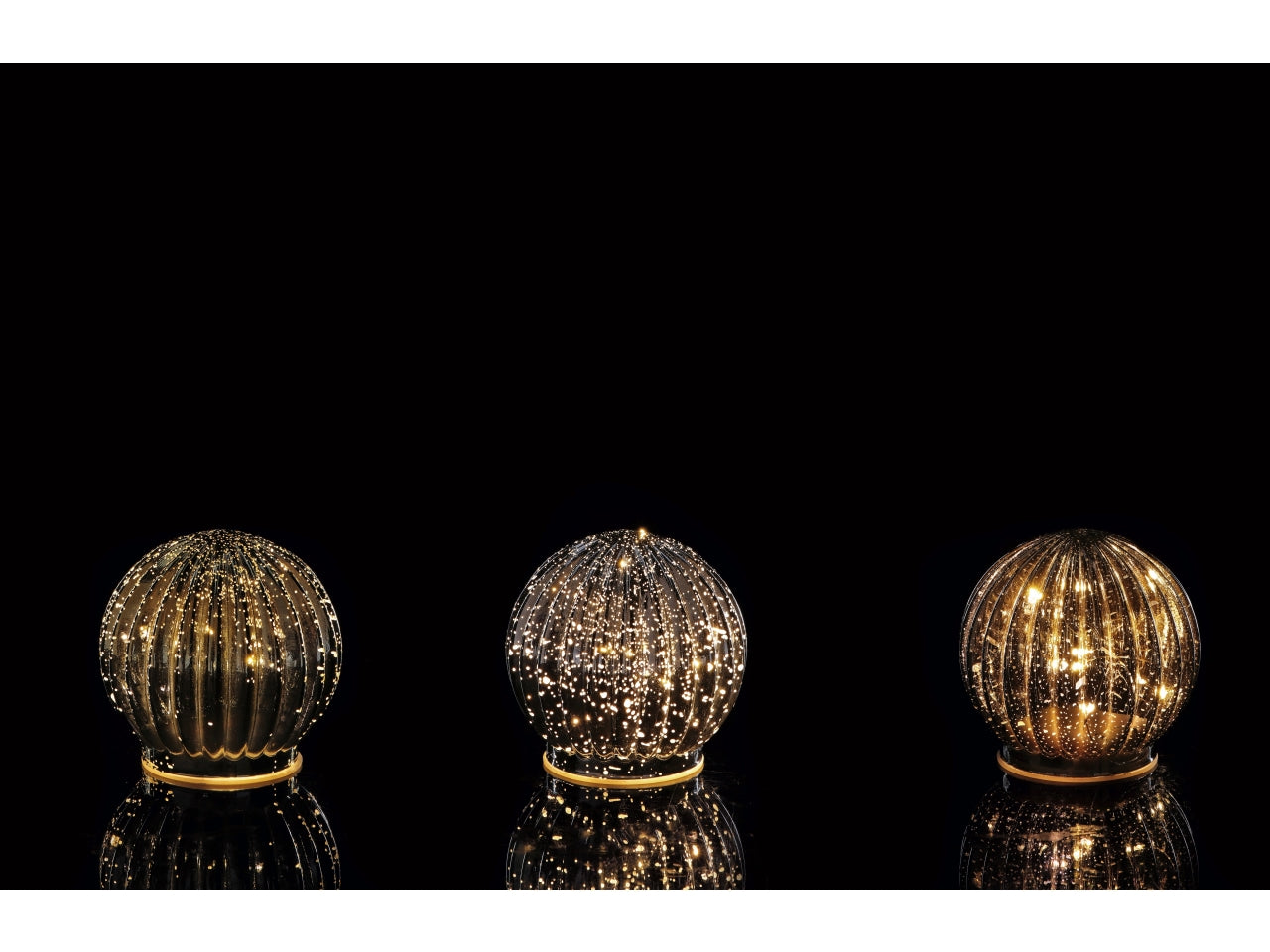 Sfera natalizia in vetro con 10 led d.12cm - disponibile in tre assortimenti