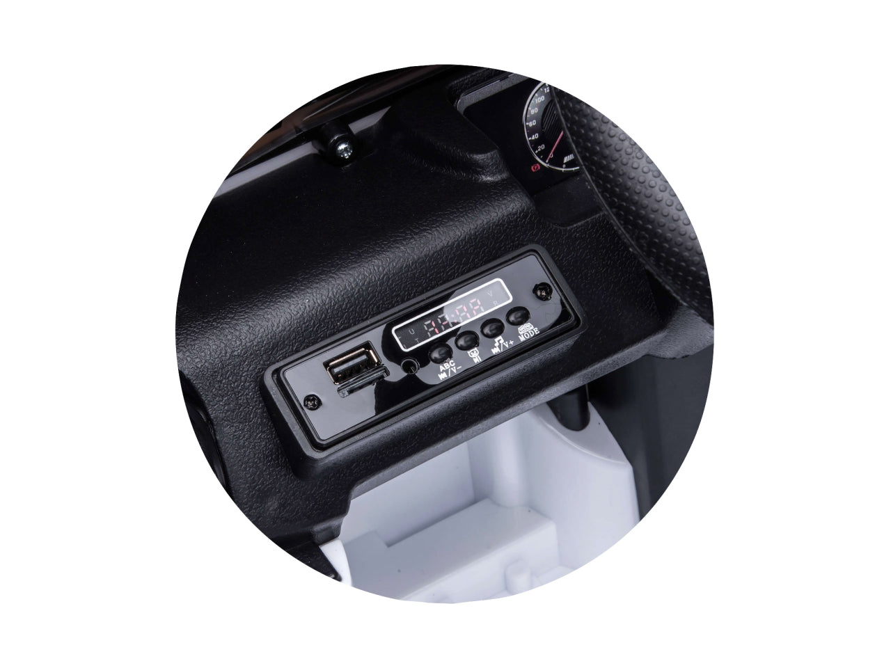 Auto elettriche suv mercedes g63 amg di colore bianco