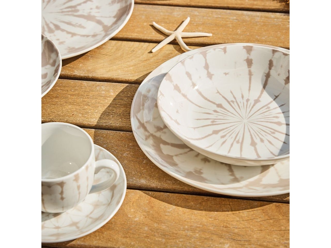 Servizio da 18 piatti Madison Mallorca in porcellana decorata beige