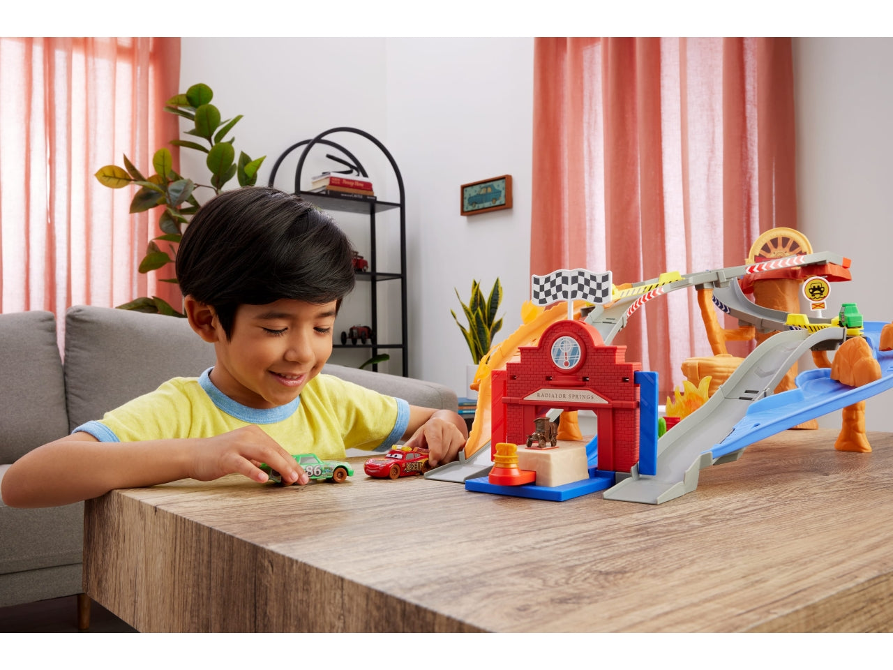 Cars 2025 driver playset
