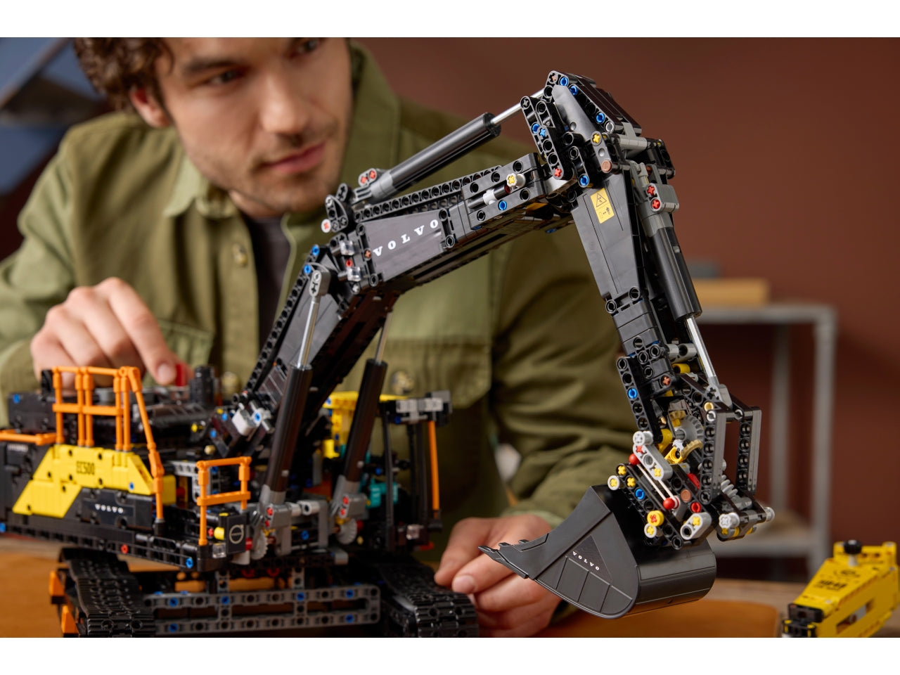 LEGO Escavatore Volvo EC500 Hybrid