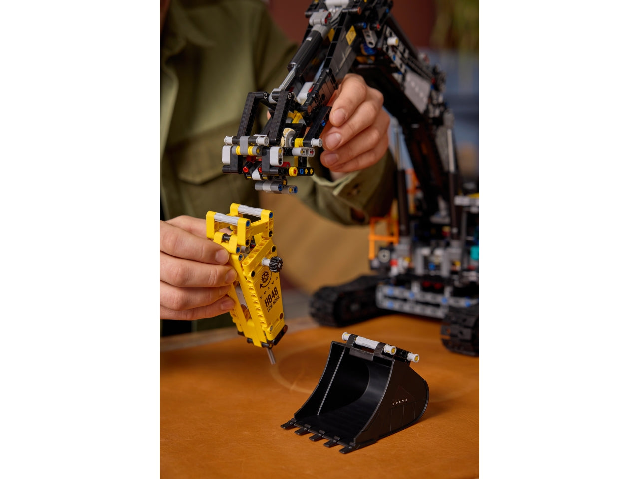 LEGO Escavatore Volvo EC500 Hybrid