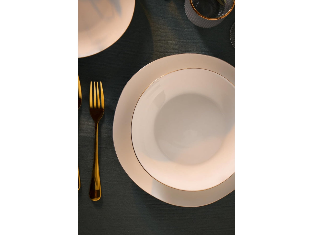 Servizio tavola 18 pz Delphi filo oro