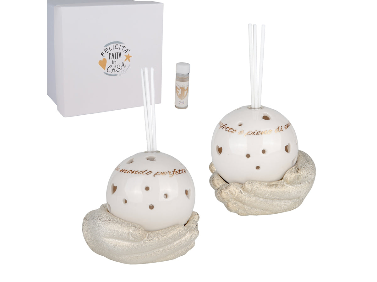 Gold illumina sfera diffusore bianco con bastoncini, led e profumo su mani oro 10cm, 2assortimenti