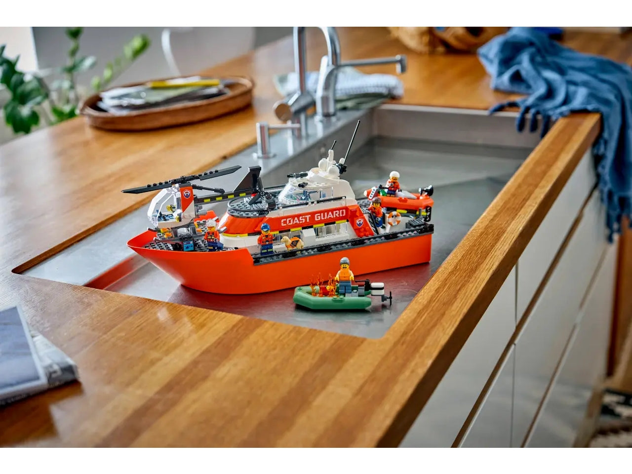 Lego City Exploration Motoscafo di soccorso ed elicottero della Guardia Costiera