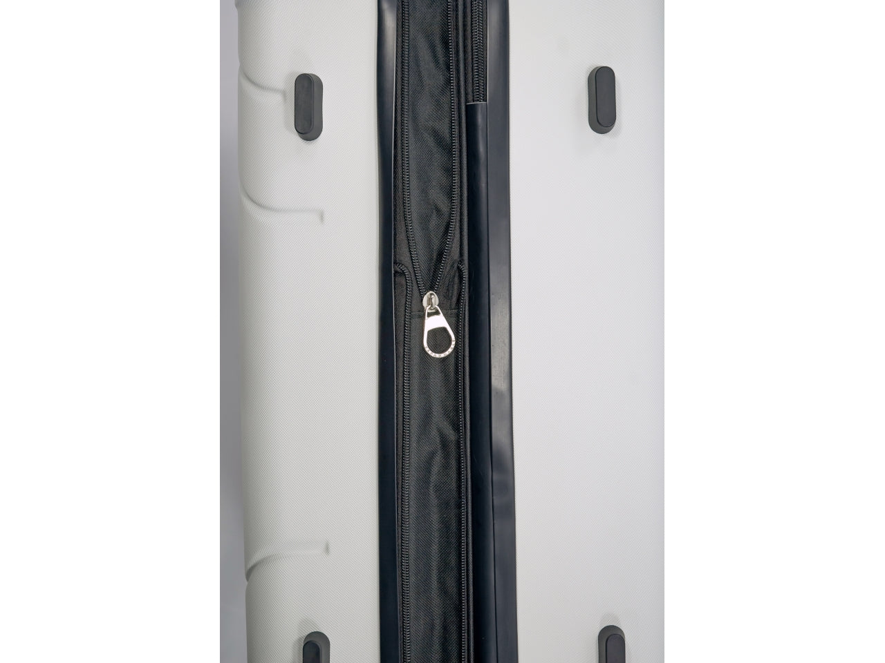 Trolley in abs 55xh.37x20 cerniera per estendere la capacita' da 35lt a 39lt con 4 ruote