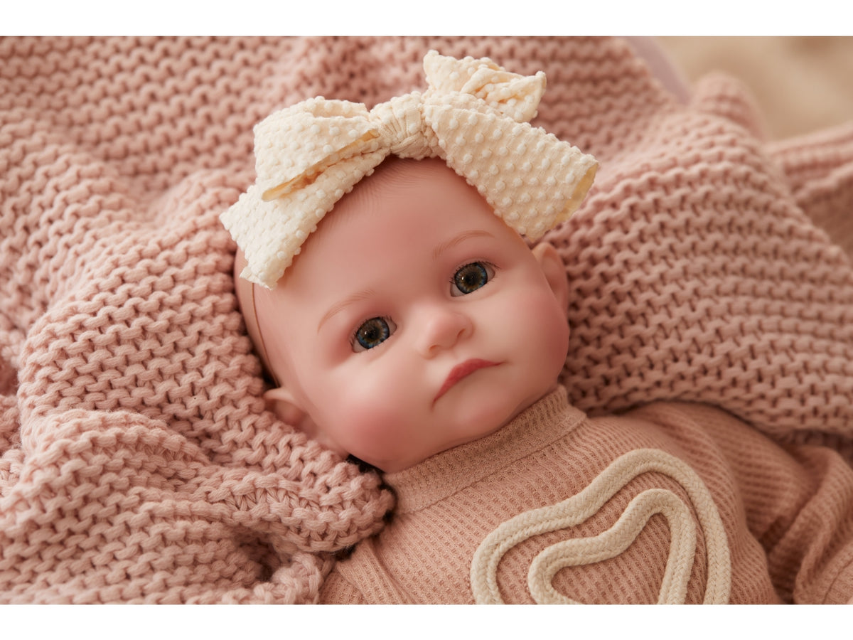Baby born neoborn girl light/open