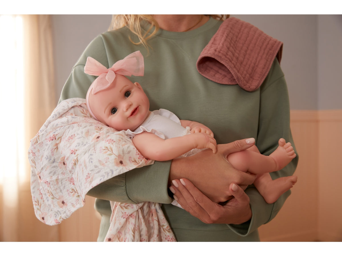 Baby born neoborn girl light/open