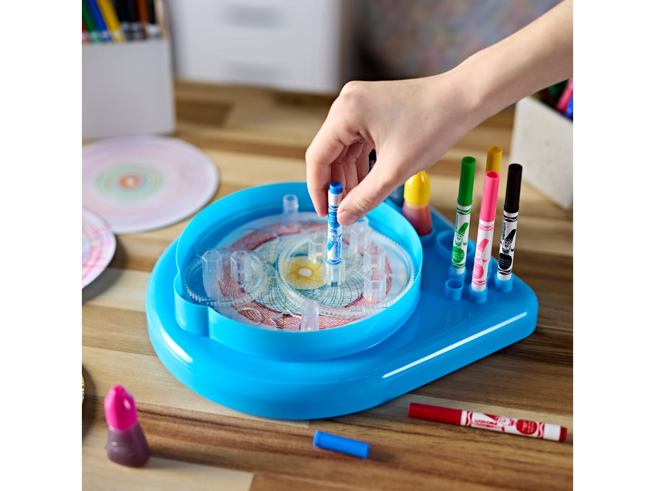 Spin & Spiral Art Station - Super Set Gira e Crea, Blu e Nero, Età 6+, Crayola