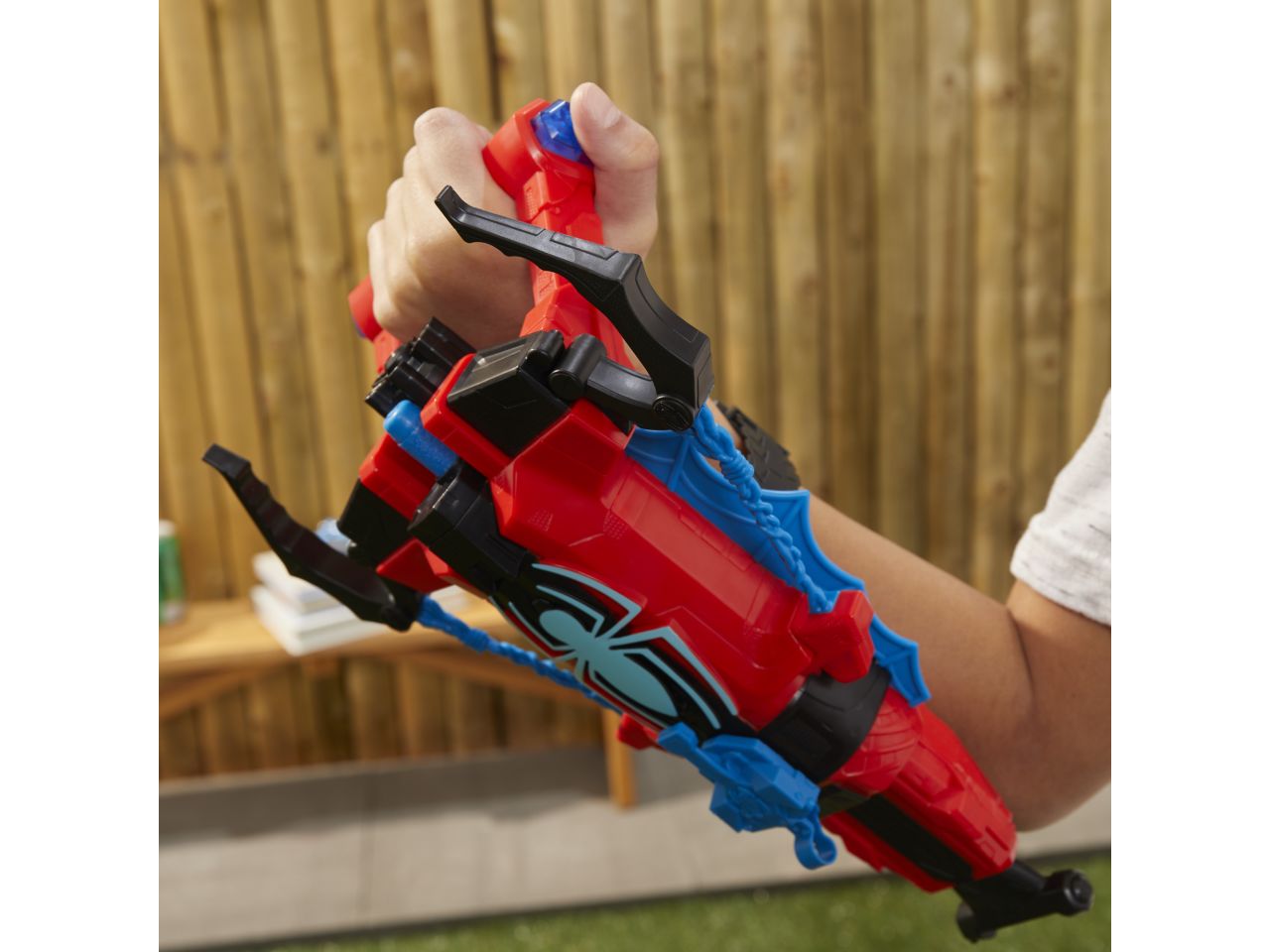 Spiderman strike n splash blaster