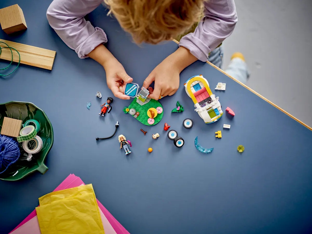 Lego friends auto elettrica e caricabatterie