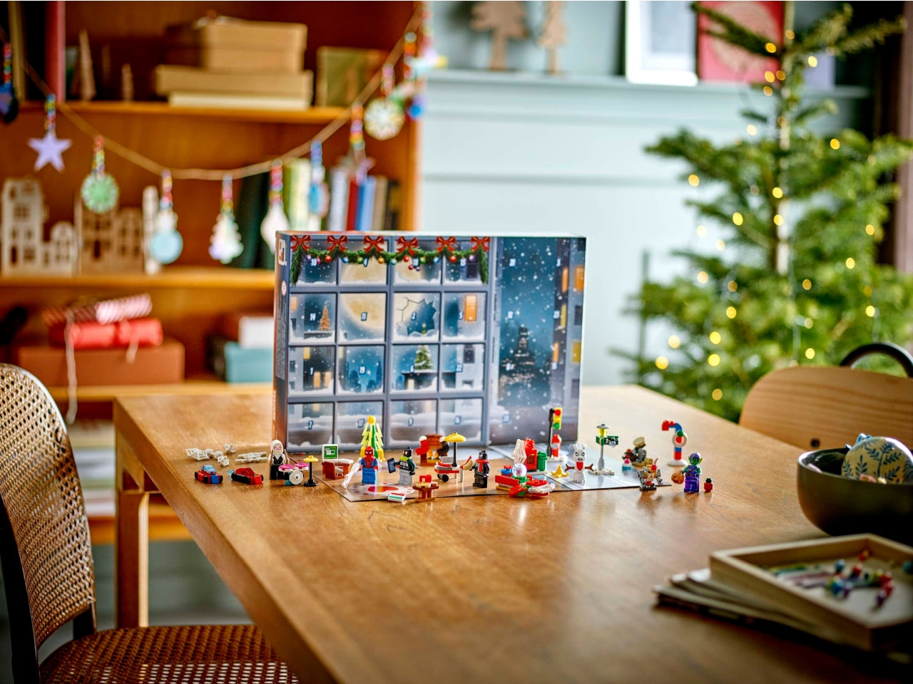 LEGO Marvel - Calendario dellAvvento per bambini con sorprese supereroiche: Calendario dellAvvento 2024 Spider-Man con 24 sorprese giornaliere per i bambini e le bambine dai 7 anni in su 76293