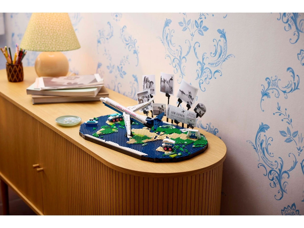 LEGO Builder Family momenti di viaggio, Set Giochi da Costruire per Bambine e Bambini da 14 Anni in su, Decorazioni per la Casa da Appendere, Accessorio per la Camera da Letto 41838