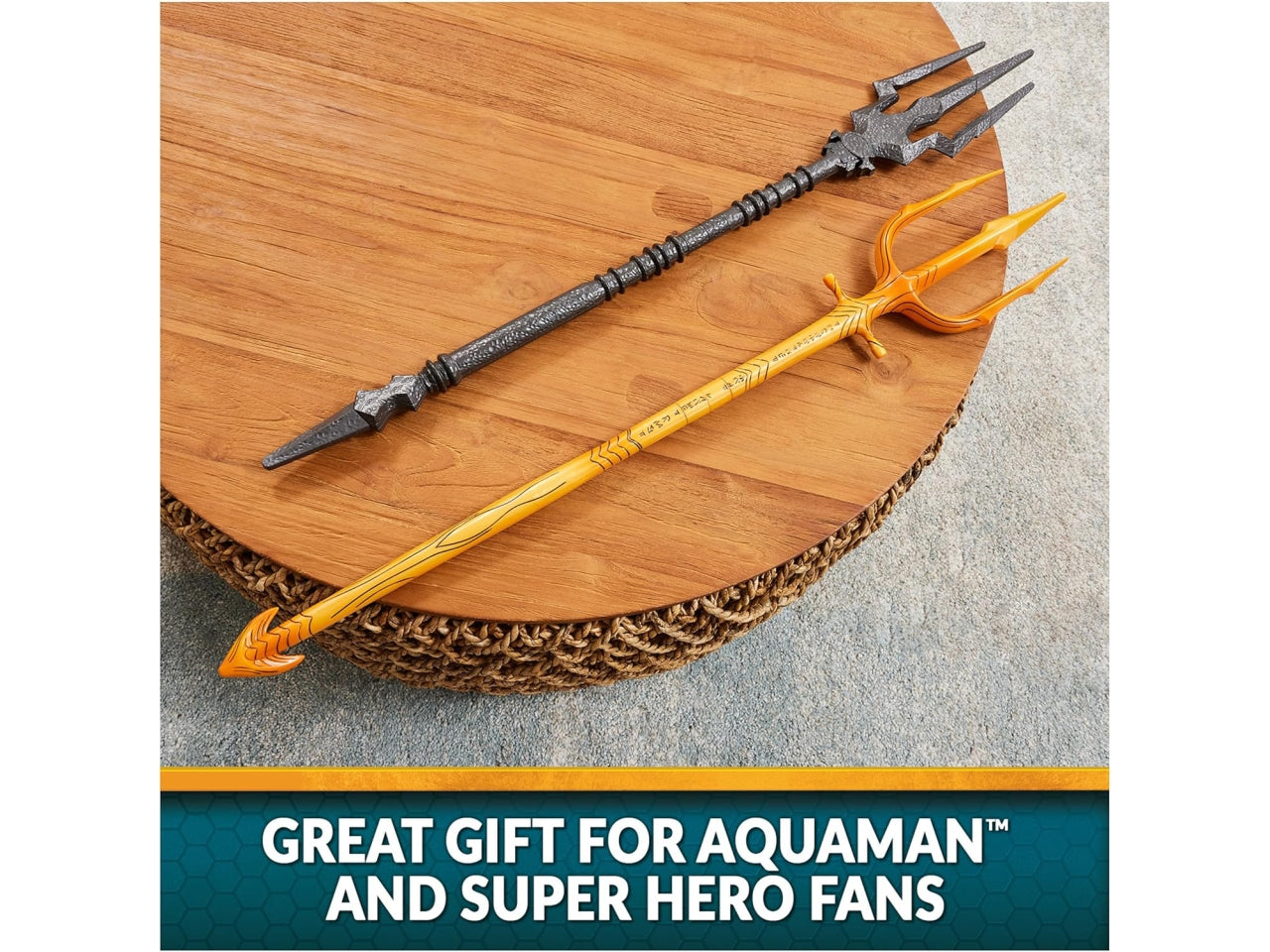 Gioco di ruolo Aquaman DC Comics e Black Manta Tridents, costume da supereroe in stile cinematografico per bambini dai 4 anni in su | Spin Master