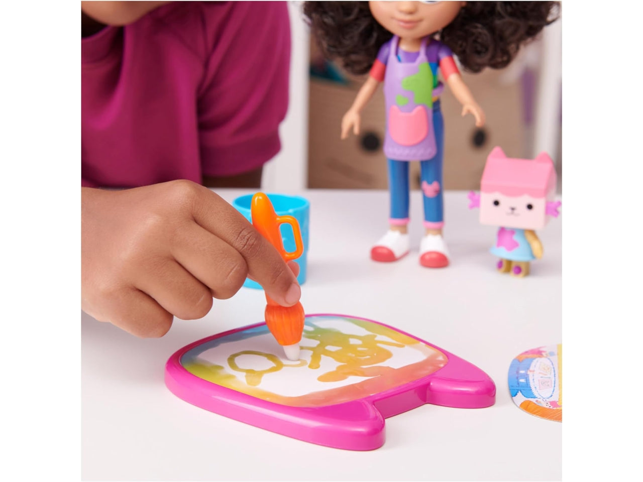 Gabby's Dollhouse, Set di Gioco Deluxe Crea con Gabby, Bambola e Accessori con lavagnetta e Pennello ad Acqua, Bambine dai 3 Anni in su - Spin Master