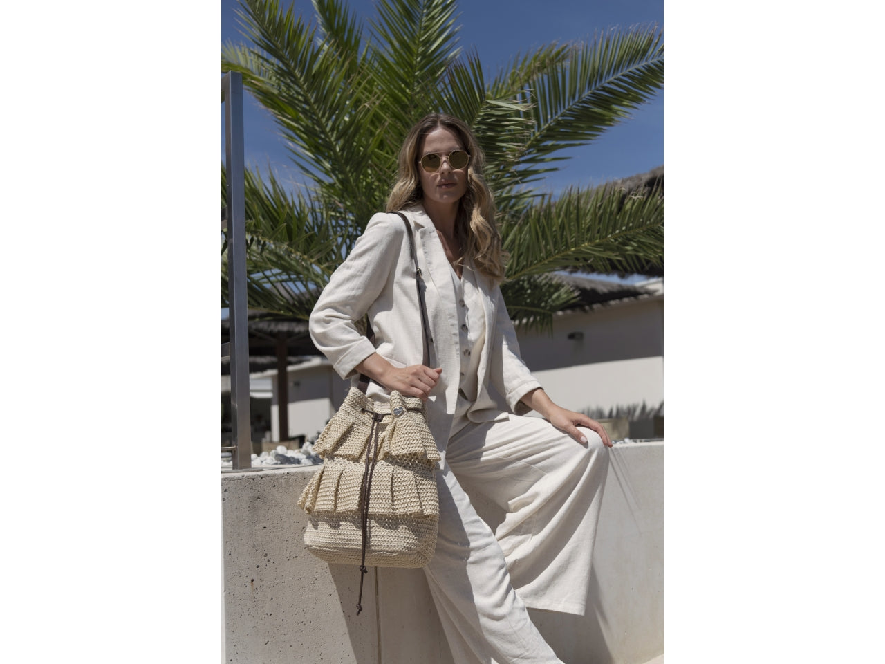 Borsa a secchiello con balze 27x36x20cm naturale