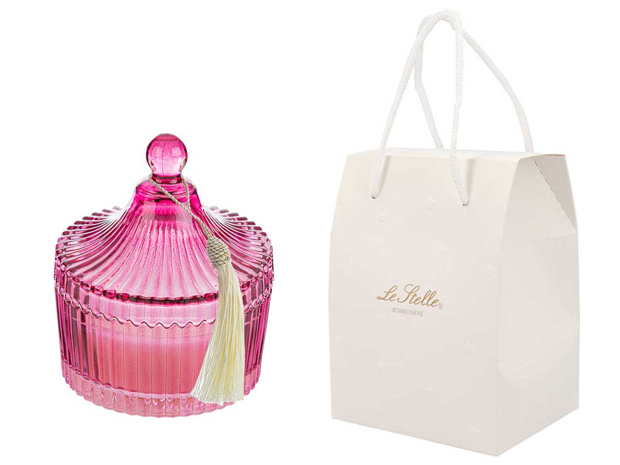 Candela profumata violette e amarena in vasetto di vetro decorato a rilievo fucsia e shopper avorio, 6,5xh.9 cm - Le Stelle