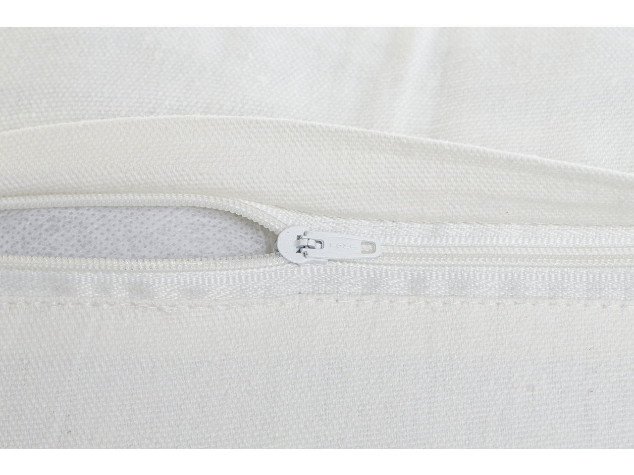 Cuscino in cotone misura 50x15x30cm capacita' 400gr con ricamo multicolore
