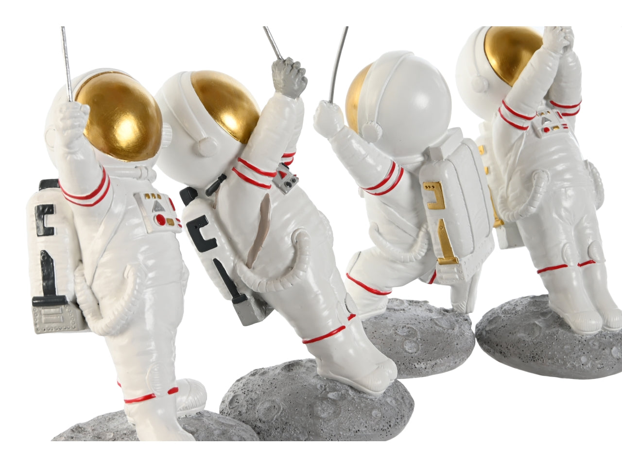 Figura in resina misura 10,5x10,5x25cm astronauta in 4 modelli assortiti