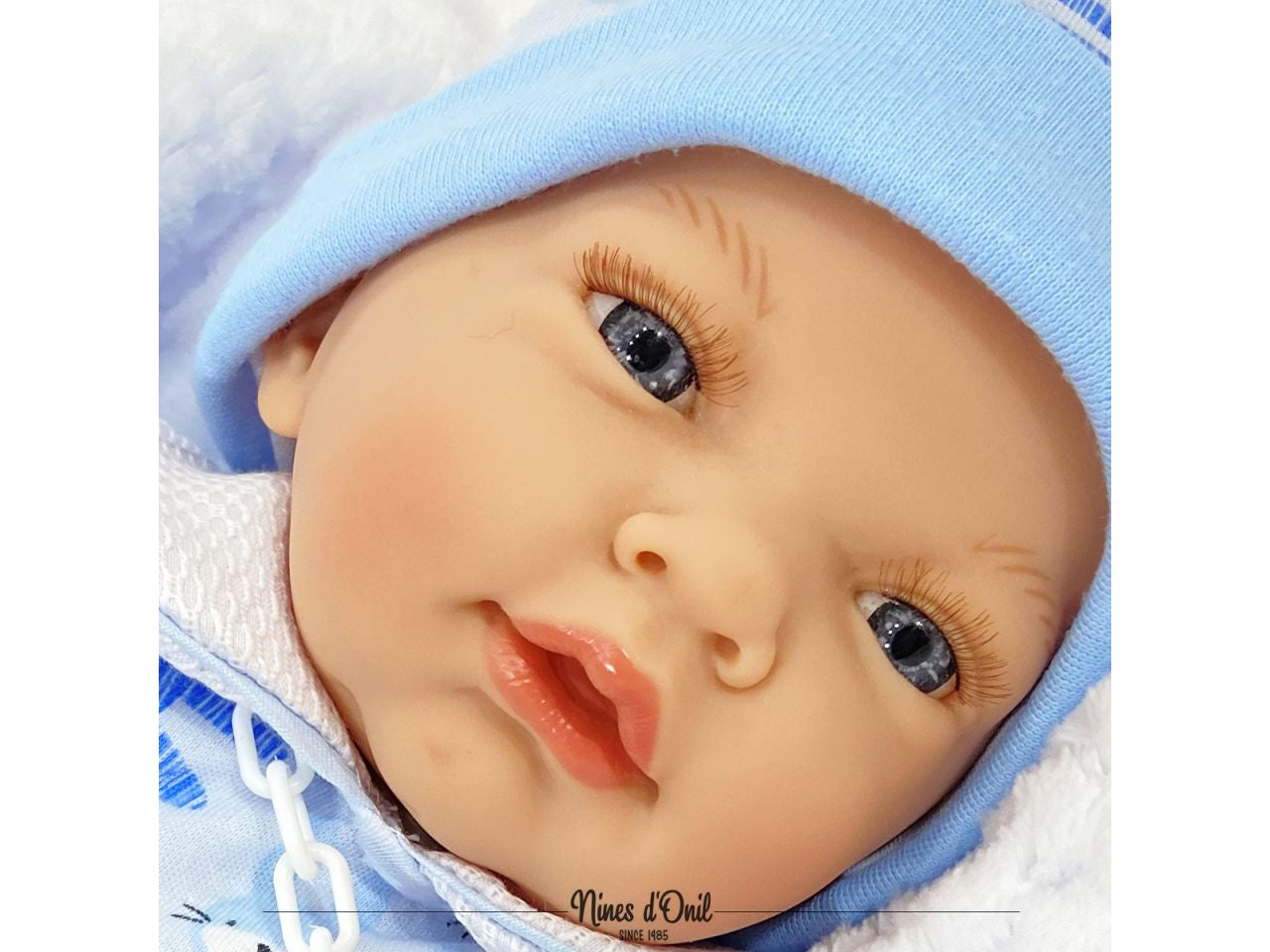 Bambola la mia bambina nana con gli occhi aperti