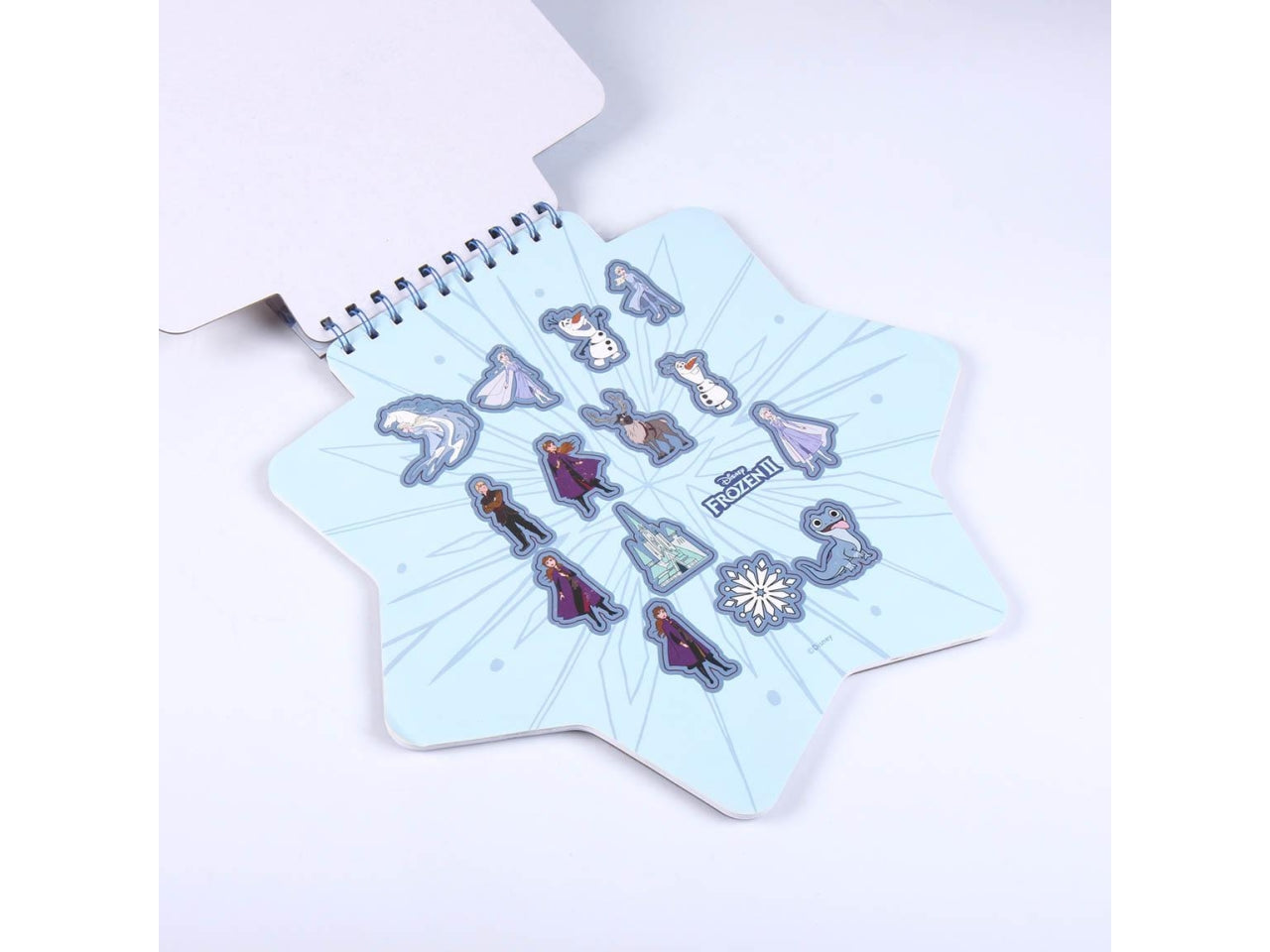Block notes Frozen per bambina, ideale per colorare e disegnare, blocchetto sagomato con 50 fogli, matite colorate, stickers - brand Cerdà
