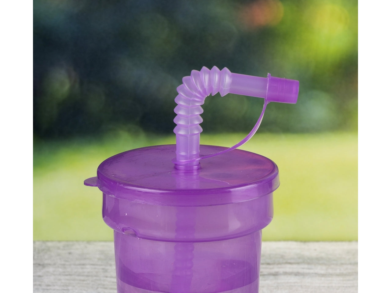 Set di 6 bicchieri colorati con cannuccia in polipropilene 390ml 8x12,3cm