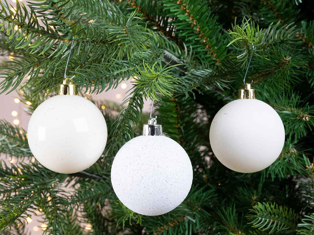 Palline di natale infrangibili finitura lucida, opaca e glitterata colore bianco lana misura d.6cm