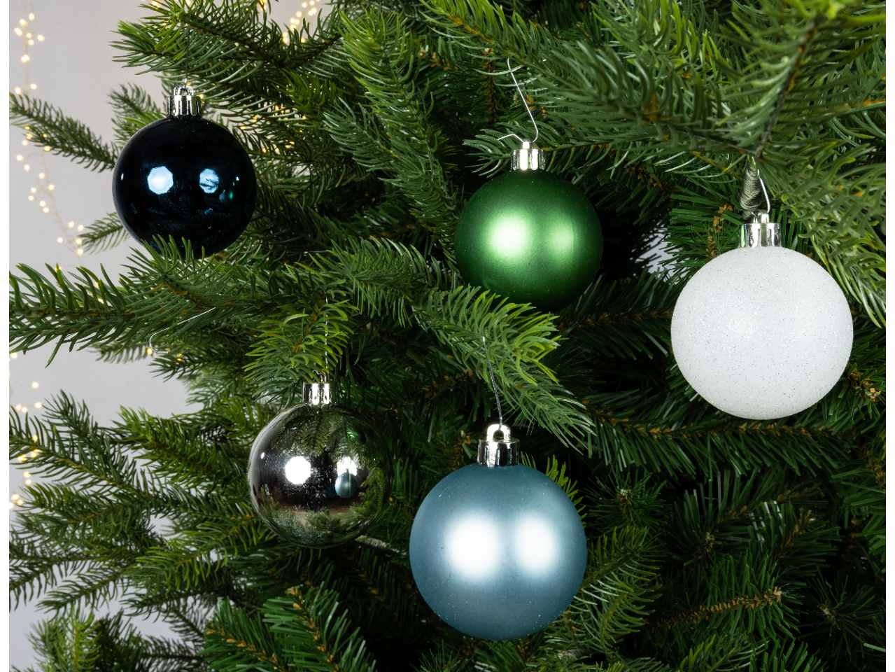 Sfera d.6cm 30 pezzi nei colori bianco, blu , argento e verde