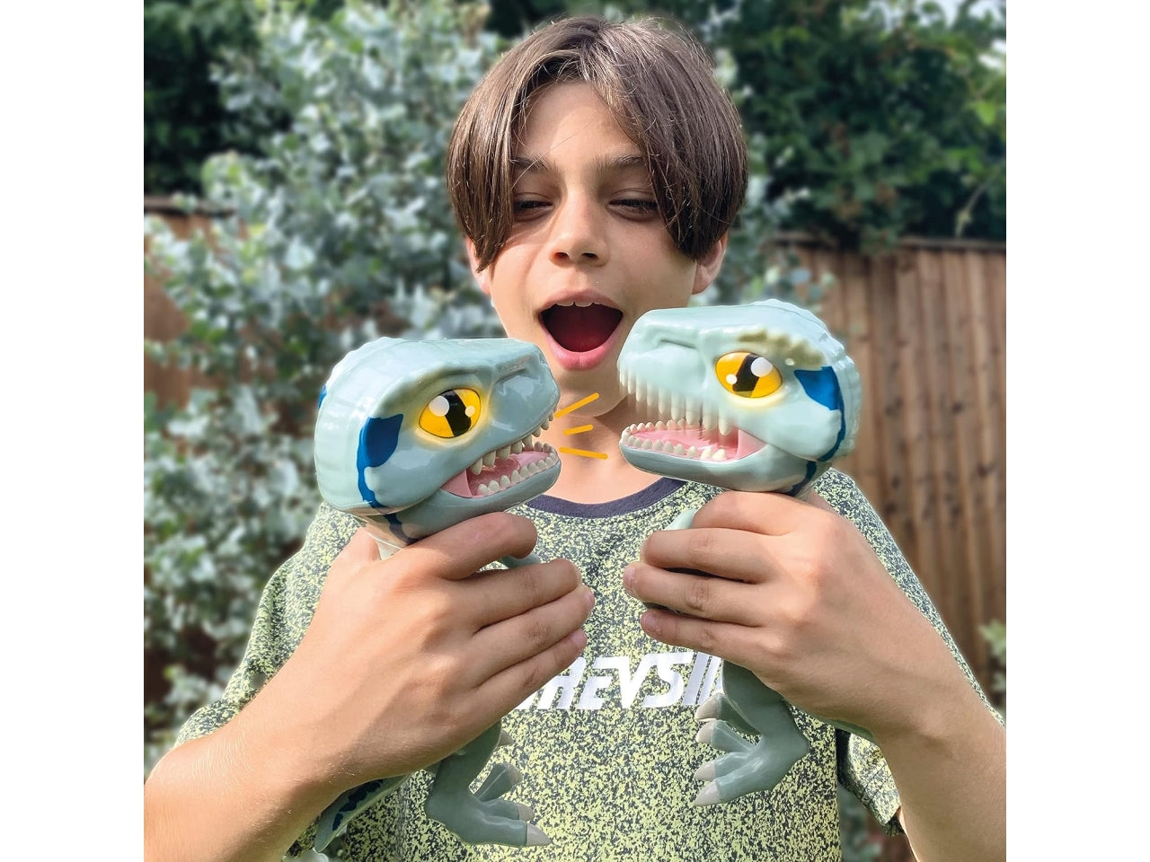 Jurassic world chomper con luce negli occhi e suoni
