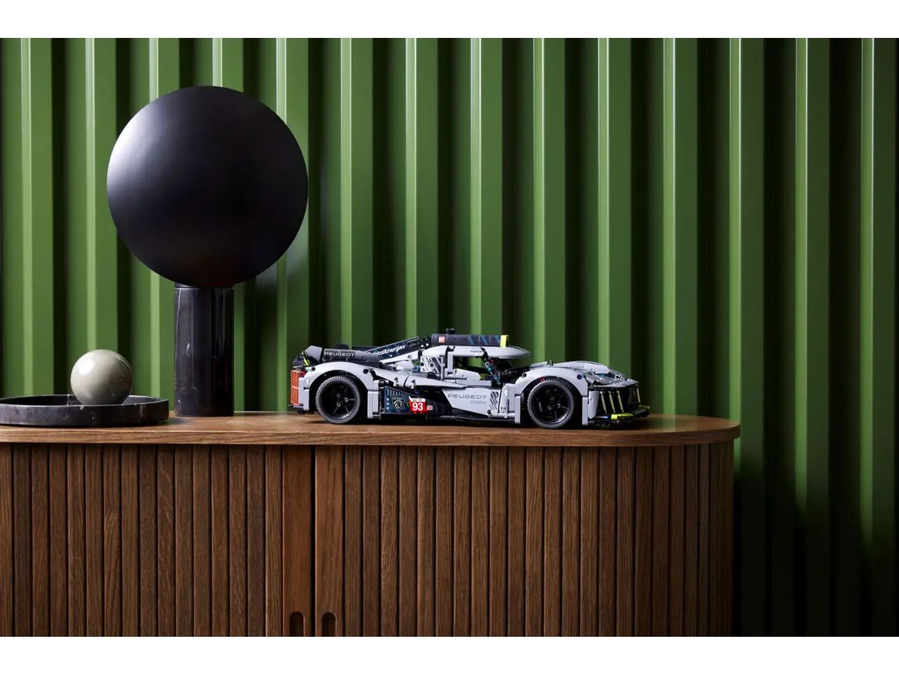 Lego Technic Peugeot 9X8 24H Le Mans Hybrid Hypercar 42156