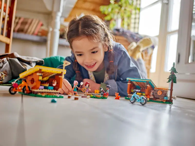 Lego Friends Cabine Relax al Campo Avventure, set mattoncini in scatola da 437 pezzi, per bambine 7+ anni 42624