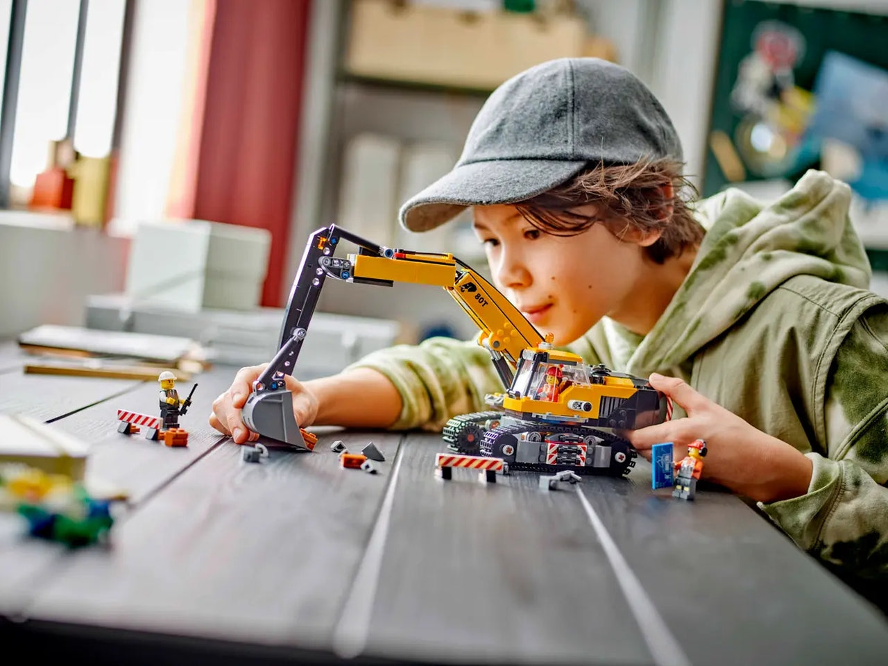 Lego City Big Vehicles Escavatore da cantiere giallo, set di costruzioni in scatola da 633 pezzi, per ragazzo 8+anni 60420