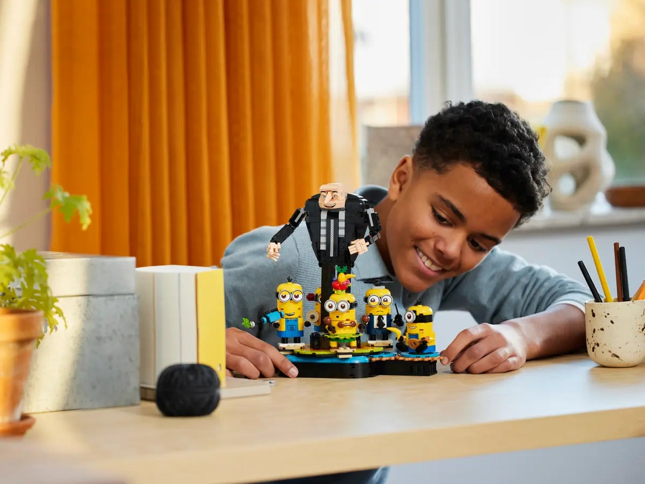 Lego Gru e Minions in mattoncini in scatola da 839 pezzi, 9+ anni, 75582